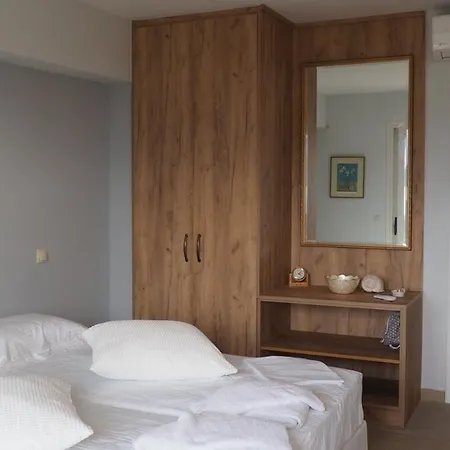 The Lakehouse فيلة