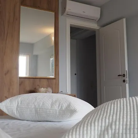 فيلة The Lakehouse