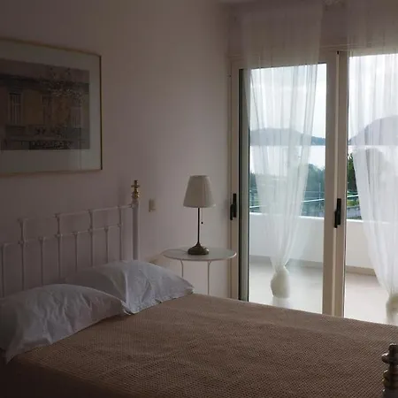 The Lakehouse Lago di Vouliagmeni