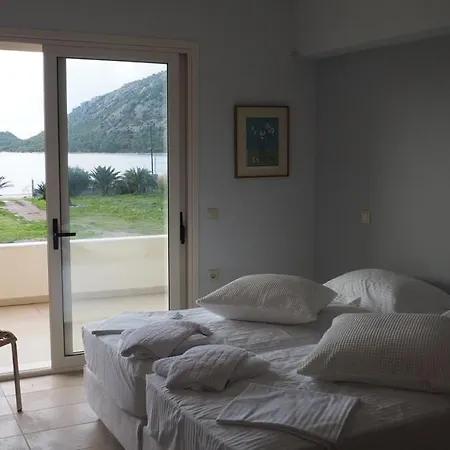 The Lakehouse Villa Vouliagmeni Sø