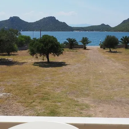 Villa The Lakehouse Vouliagmeni Sø
