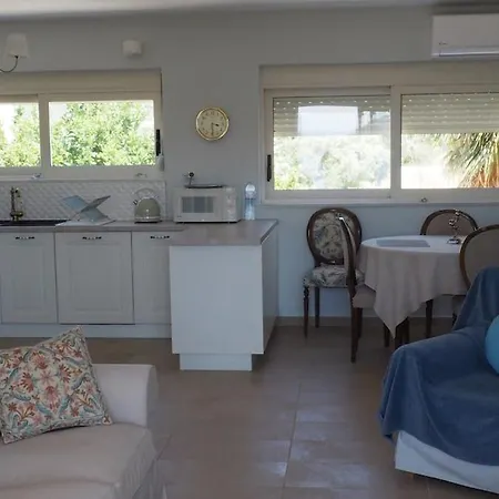 The Lakehouse Villa Vouliagmeni Sø