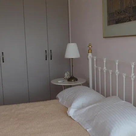 The Lakehouse Villa *