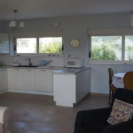 فيلة The Lakehouse بحيرة فولياغميني