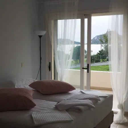 The Lakehouse فيلة *