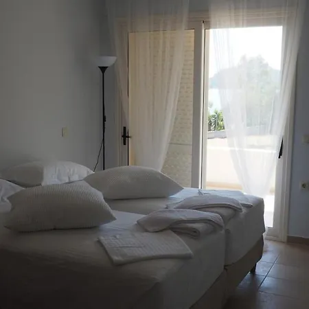 The Lakehouse * Vouliagmeni Sø