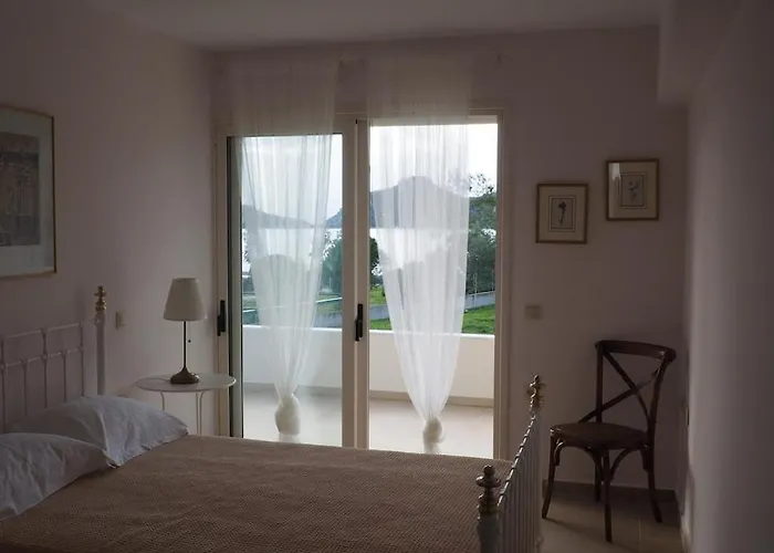 The Lakehouse Limni Vouliagmenis