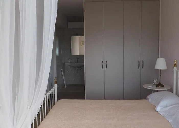 The Lakehouse Βίλα