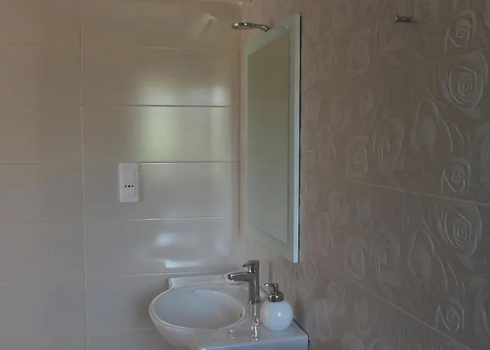 The Lakehouse Βίλα