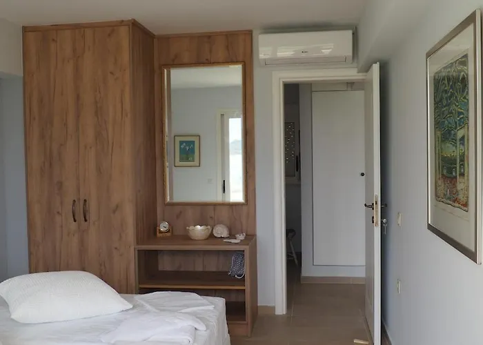 The Lakehouse Βίλα