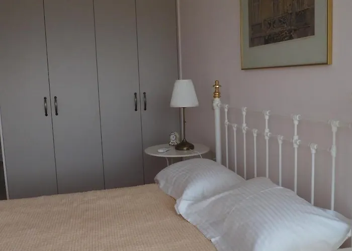 The Lakehouse Villa *